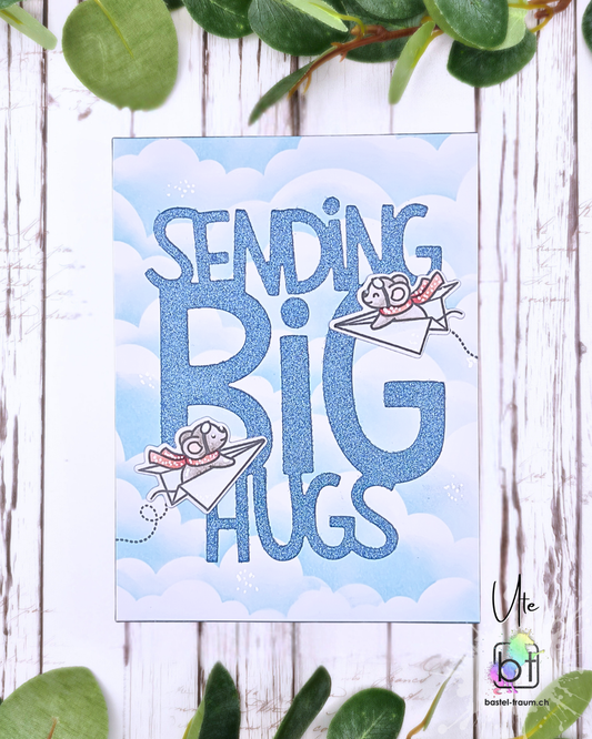 Verwendet habe ich:
✂️ mice Flight Stempel und Stanze LF
✂️ Cloud Stencil
✂️Just Plane Stempel und Stanze
✂️Giant Sending Big Hugs