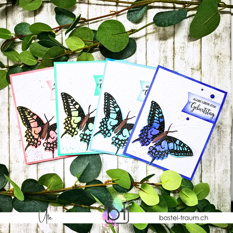 Überblick von 4 Beispielkarten mit den wunderschönen Schmetterling von Altenew in verschiedenen Farben( gelb-orange, gelb-grün, türkis, türkis-violett, im Hintergrund befindet sich ein Prägefolder von Altenew Tulips