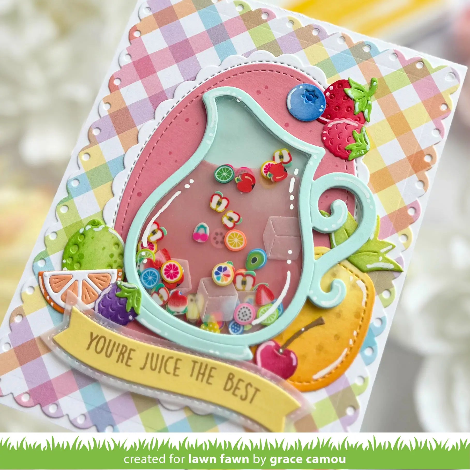 Eine Shakerkarte mit einem Krug gefüllt mit Lawn Fawn Mixed Fruit Clay Pieces Tiny Treasures