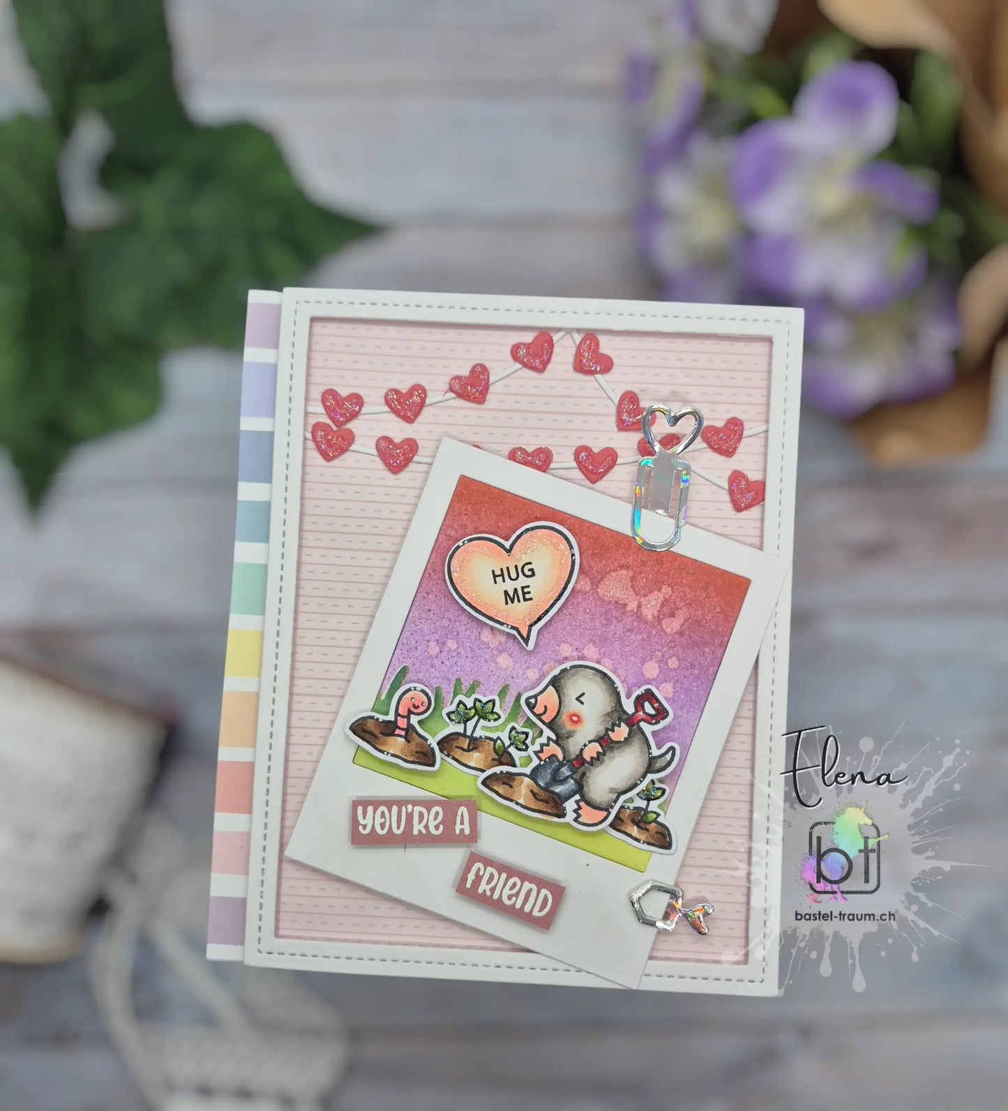 Lawn Fawn Heart Garland Backgdrop: Portrait Stand Alone Stanzen